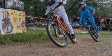 Sejumlah pebalap memacu kecepatan pada kompetisi 1LM BMX Cross kelas MTB Terbuka di Hutan Kota, Palu, Sulawesi Tengah, Minggu (15/9/2024). Kompetisi yang diikuti puluhan peserta itu untuk mengasah kemampuan sekaligus mencari bibit atlet muda berbakat. bmzIMAGES/Basri Marzuki